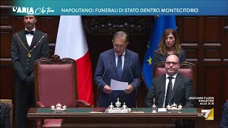 Italia in lutto per la morte di Giorgio Napolitano, alla Camera la moglie Clio siede accanto a ...