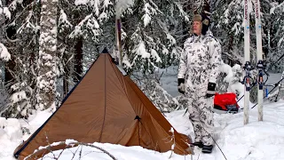 Camping by a Frozen Bog, -25°C Cold Overnighter (English subtitles)