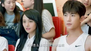 Xiao Nai sat next to her in public and sweetly announced their relationship, "This is my wife."🍑