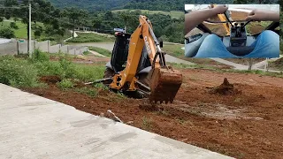 Retroescavadeira Fazendo #acabamento e limpeza pra plantar grama!!