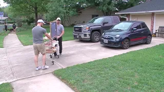 Amateur baker gives away bread and asks others to pay-it-forward