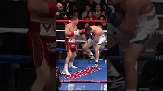Canelo’s body attack forces Fielding to take a knee 😖