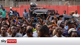 Nigeria Election: Crowds chant 'let us vote'