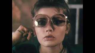 Обнаженная в шляпе (1991) комедия