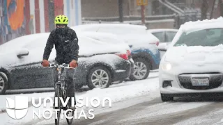 Acumulaciones de nieve y temperaturas congelantes: Chicago sufre estragos por la tormenta invernal