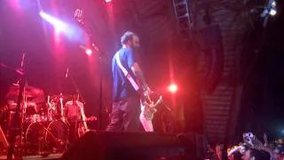 MARCELO CAMELO fez a dança do passinho no Show da Banda do Mar - MAIS NINGUÉM