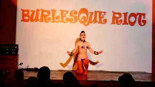 katrin gajndr @6th burlesque riot   protector of jungle 1080p