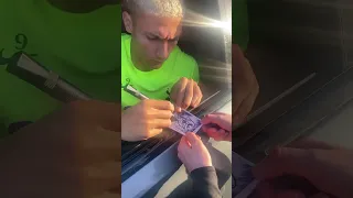 Richarlison signing Olly’s Match Attax 🇧🇷🤩 #shorts