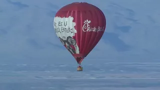 VIDEO: Santa flying hot air balloon in Phoenix
