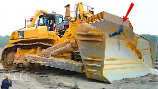 Surface Mining Of Iron Ores With Komatsu’s Biggest Mining Machines