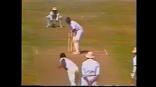 Kris Srikanth vs Malcom Marshall Mini Duel. Sharjah 1986. Six, Four and then Leg Stump Uprooted.