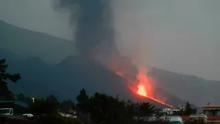 Lava spewing again from Canary Islands volcano after brief pause • FRANCE 24 English