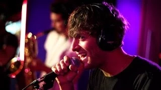 Paolo Nutini - Recover (Chvrches) in BBC Radio 1