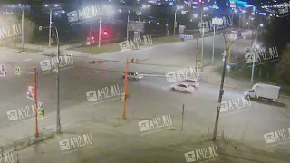 В Кемерове мотоциклист упал на ровном месте: момент ДТП попал на видео