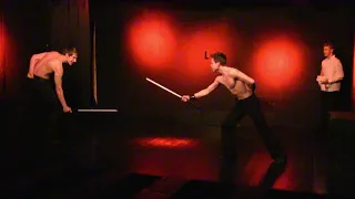 Бой Тибальта и Ромео. Фрагмент спектакля "Ромео и Джульетта" - Théâtre  Crescendo