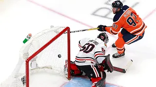 McDavid Erupts for 2 Goals Early Against Blackhawks