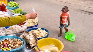 YoYo Jr helps Dad go to market to buy food