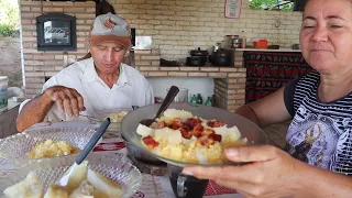 COLHENDO MACAXEIRA E PREPARANDO CAFÉ DA MANHÃ COM GERALDO