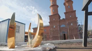 UTV. На минаретах хакимовской мечети в Уфе появились полумесяцы. Реставрация идет 17 лет