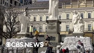 Residents in Kyiv use sandbags to protect monuments as they anticipate attacks