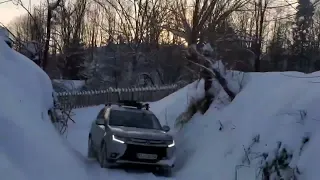 Mitsubishi Outlander snow uphill