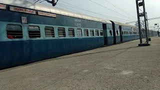12538 Bapudham SF Express departing from Deoria Sadar