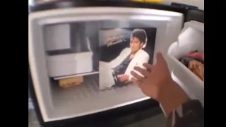 Yo who tf put Michael Jackson in the fridge? (Who put Michael Jackson in the fridge)