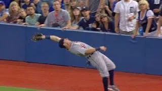 DET@TOR: Kinsler falls backwards on tough grab