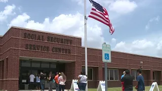 Long lines at Pasadena social security office