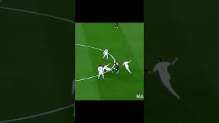 APRENDA NEYMAR! MESSI CAI MAS LEVANTA