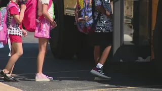 Elgin U46 students return to classroom Monday — with masks — for first day of school