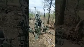 Ukrainian forces fire US-supplied howitzers on the front line