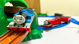 Thomas the Tank Engine ☆ Big swooping mountain and rainbow bridge