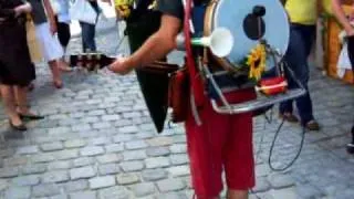 Amazing one man band - street musicman in action. Cigo one man band