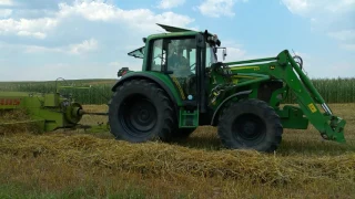 Stroh pressen mit JohnDeere und Claas