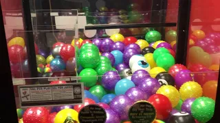 Kid gets rigged on Claw Machine!