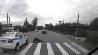 Копия видео Машина ДПС сбивает гражданина на пешиходном переходе ! ЖестЬ!