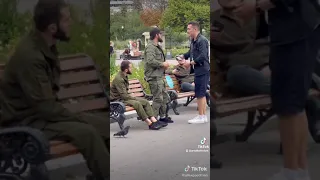 Чеченцы помогли , Русскому парню в парке