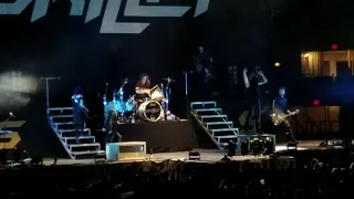 Skillet Not Gonna Die live with Lacey Sturm