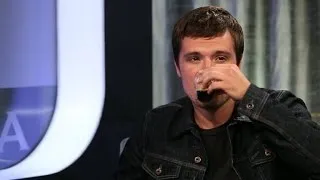 Josh Hutcherson Defends Jennifer Lawrence After Nude Photo Leak