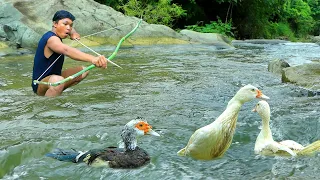 Primitive Technology - Met tree duck | Catch duck in water and cook with potatoes