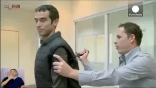 Stabbed in the back: Israeli reporter knifed testing stab-proof vest