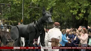 Giant puppets wow the crowds (UK) - BBC News - 6th October 2018