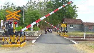 Railway Crossing Unik Cara Menutup Palang Pintu Perlintasan Kereta Api JPL 281 Kalisalak