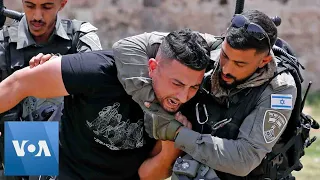 Israeli Police Detain Palestinians as Israeli Nationalists March in Jerusalem's Palestinian Quarter