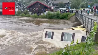 Sturmflut in Norwegen reißt ganzes Haus mit sich