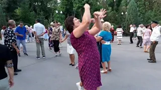 АХ, СМУГЛЯНКА-МОЛДОВАНОЧКА!💃🕺👍/ТАНЦЫ В ПАРКЕ ГОРЬКОГО ХАРЬКОВ АВГУСТ 2021