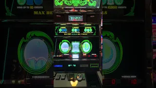 $100 a spin on this high limit Cash Machine slot! #lasvegas #gambling #slots