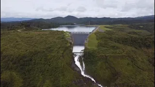 Vertedero embalse Peñol-Guatapé.