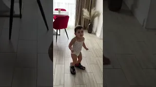 Все бабы как бабы😜 #shorts #дети #baby #смех #танцы